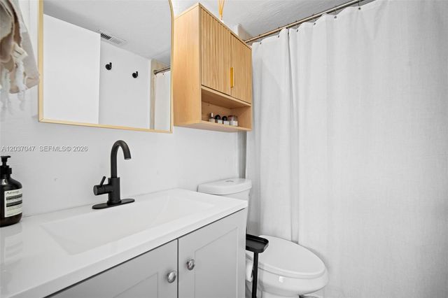 2575 SW 27th Ave 304, Miami, FL 33133