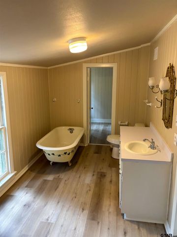 343 Bonner St, Rusk, TX 75785