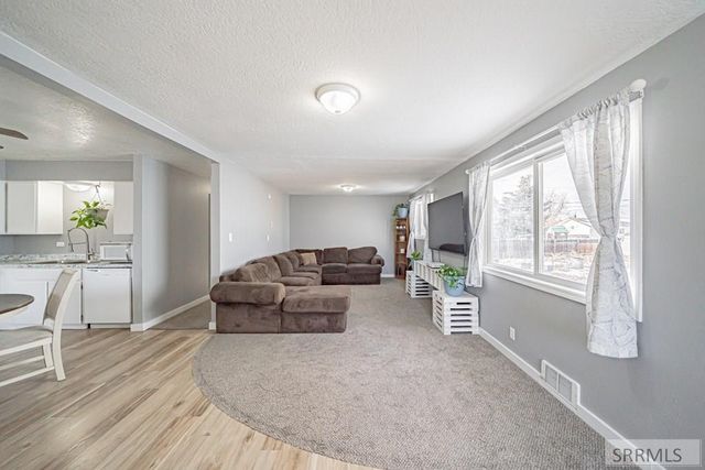 1530 Vernon Avenue, Blackfoot, ID 83221