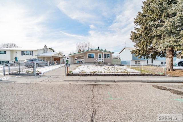 1530 Vernon Avenue, Blackfoot, ID 83221