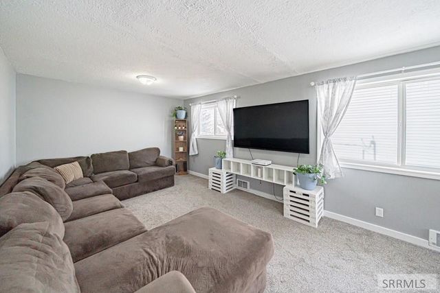 1530 Vernon Avenue, Blackfoot, ID 83221