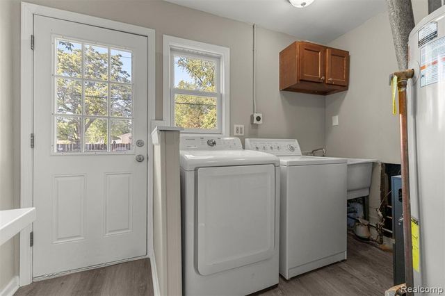 8279 Hugh Street, Westland, MI 48185