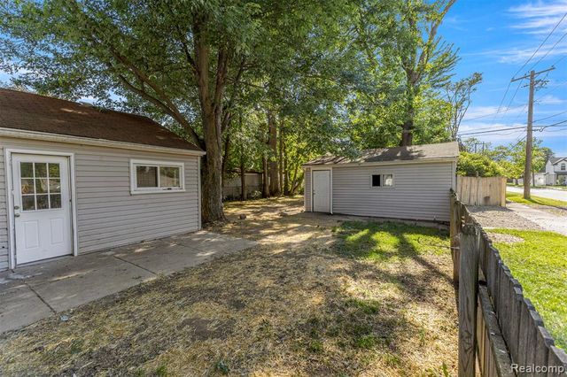 8279 Hugh Street, Westland, MI 48185