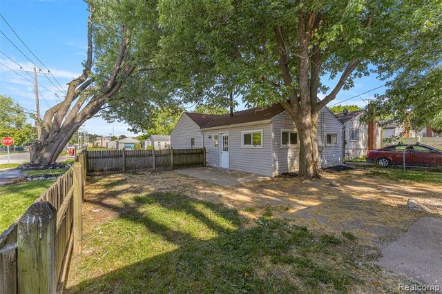 8279 Hugh Street, Westland, MI 48185
