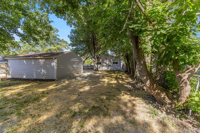 8279 Hugh Street, Westland, MI 48185