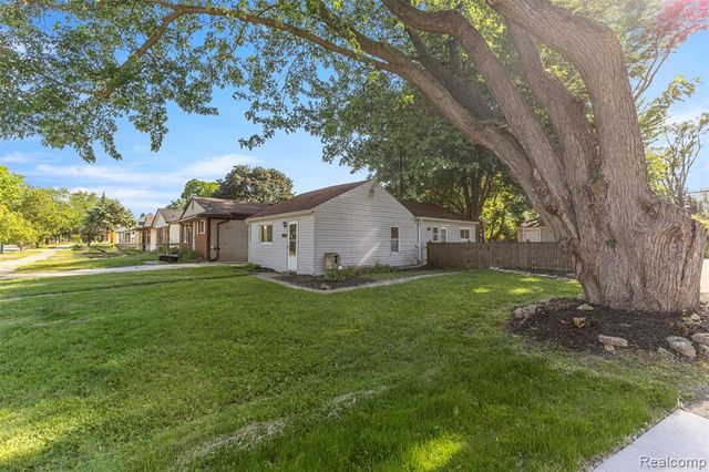 8279 Hugh Street, Westland, MI 48185