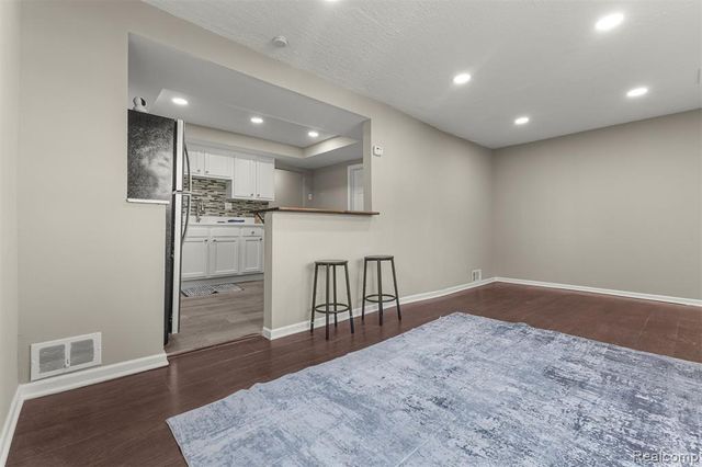 8279 Hugh Street, Westland, MI 48185