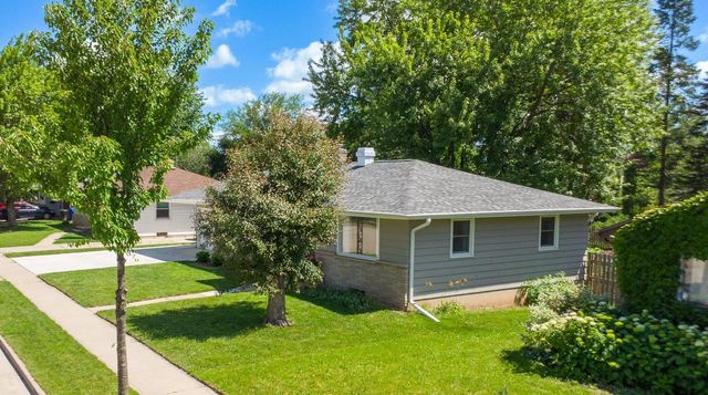 2514 N OWAISSA STREET, Appleton, WI 54911