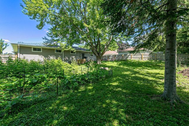 2514 N OWAISSA STREET, Appleton, WI 54911