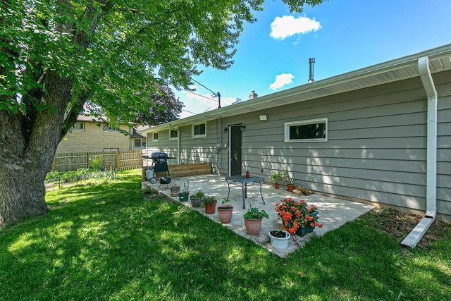 2514 N OWAISSA STREET, Appleton, WI 54911