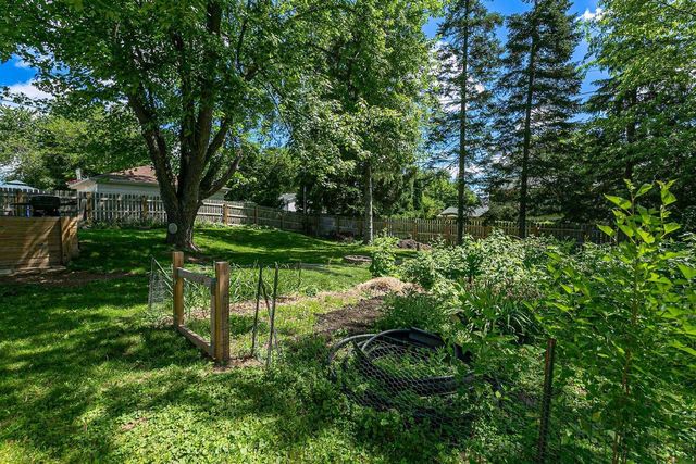 2514 N OWAISSA STREET, Appleton, WI 54911