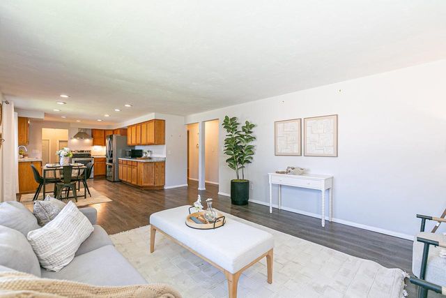 2514 N OWAISSA STREET, Appleton, WI 54911