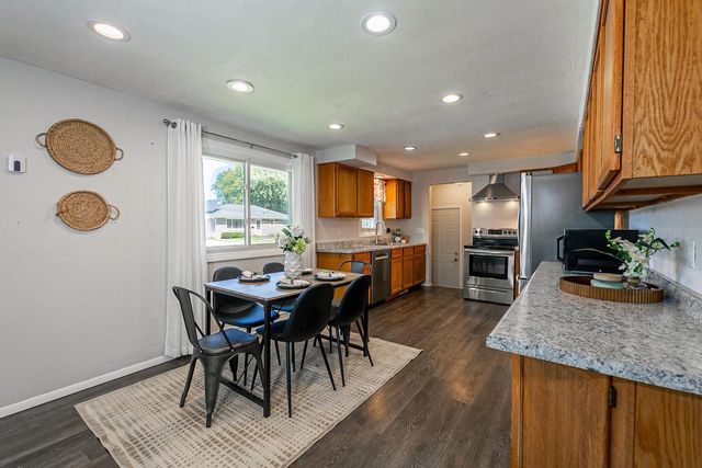 2514 N OWAISSA STREET, Appleton, WI 54911