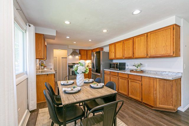 2514 N OWAISSA STREET, Appleton, WI 54911