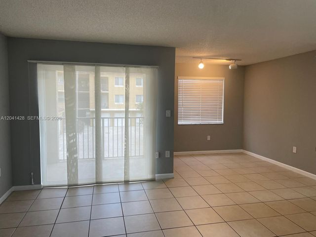 761 N Pine Island Road 203, Plantation, FL 33324