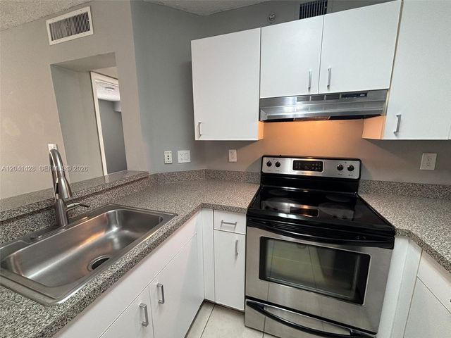 761 N Pine Island Road 203, Plantation, FL 33324