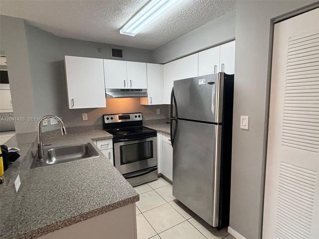 761 N Pine Island Road 203, Plantation, FL 33324