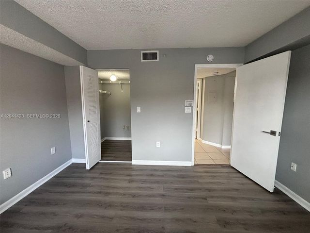761 N Pine Island Road 203, Plantation, FL 33324