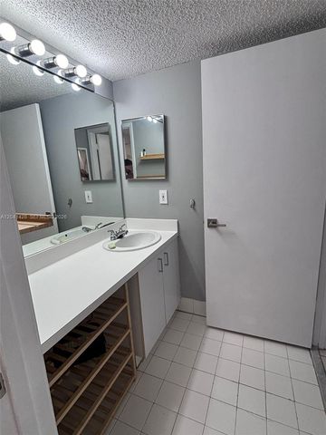 761 N Pine Island Road 203, Plantation, FL 33324