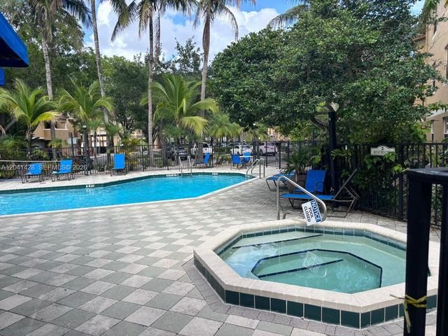 761 N Pine Island Road 203, Plantation, FL 33324