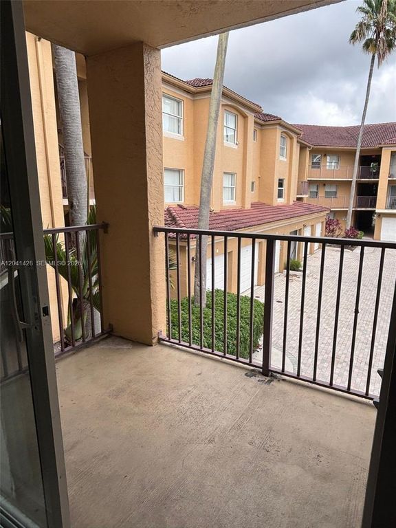761 N Pine Island Road 203, Plantation, FL 33324
