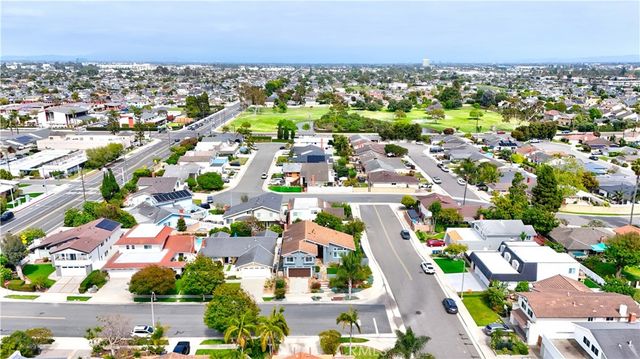 16542 Los Verdes, Huntington Beach, CA 92649
