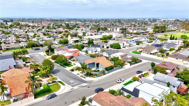 16542 Los Verdes, Huntington Beach, CA 92649