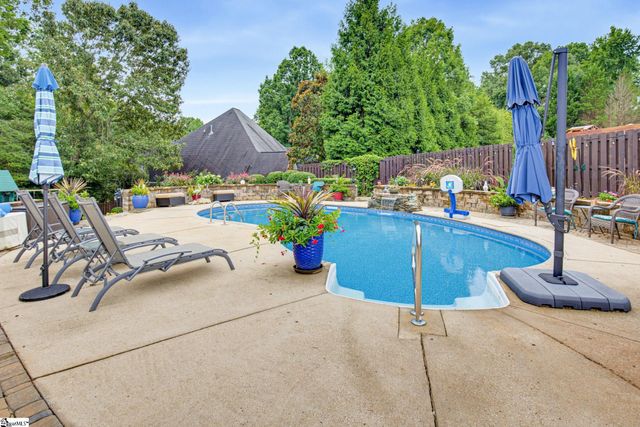 301 Glen Meadows Drive, Simpsonville, SC 29680