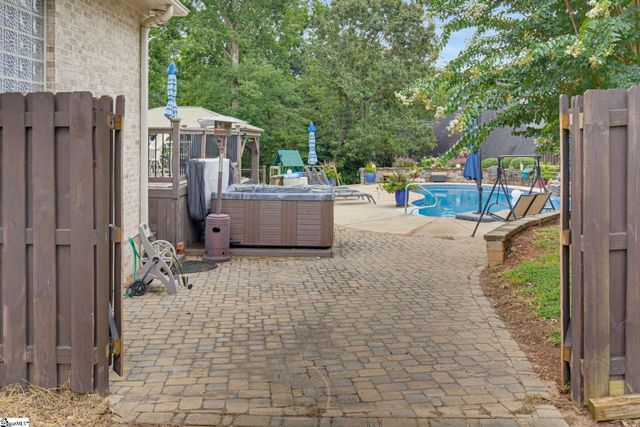 301 Glen Meadows Drive, Simpsonville, SC 29680