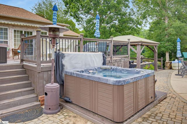 301 Glen Meadows Drive, Simpsonville, SC 29680