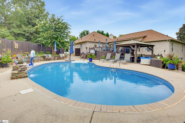 301 Glen Meadows Drive, Simpsonville, SC 29680