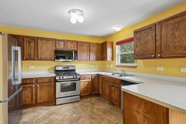 31 Kenilworth Avenue, Romeoville, IL 60446