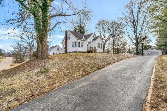 300 N 28th Street, Belleville, IL 62226