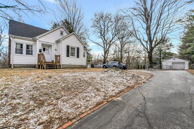 300 N 28th Street, Belleville, IL 62226