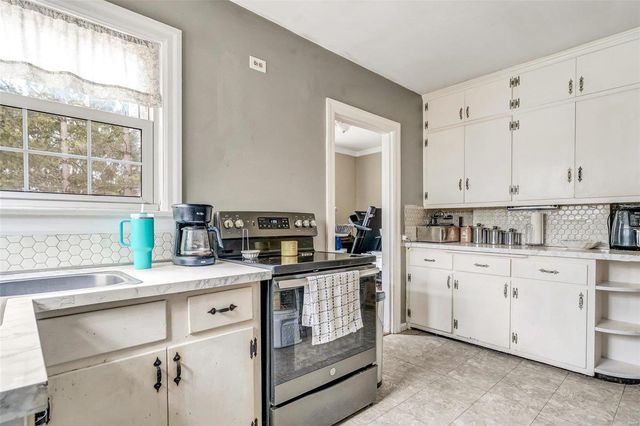 300 N 28th Street, Belleville, IL 62226