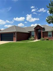 2002 SW Price Avenue, Lowell, AR 72745