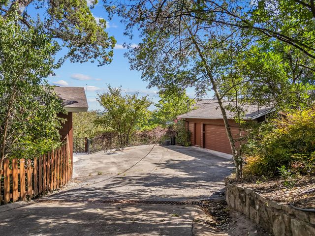 1302 Circle Ridge DR, West Lake Hills, TX 78746