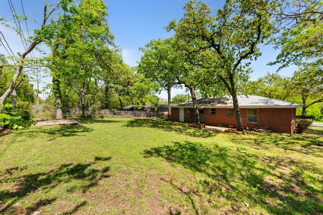 1330 S Pecan Street, Arlington, TX 76010