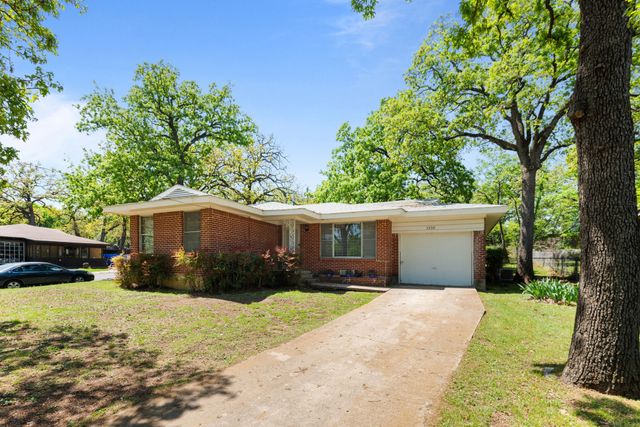 1330 S Pecan Street, Arlington, TX 76010