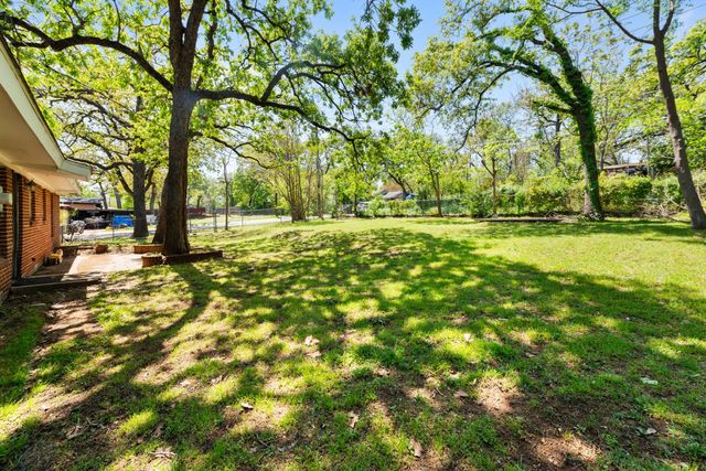 1330 S Pecan Street, Arlington, TX 76010