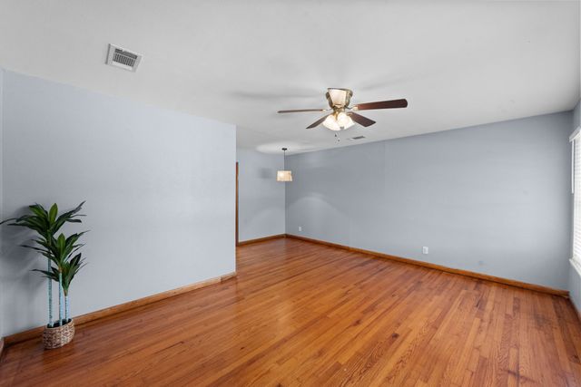 1330 S Pecan Street, Arlington, TX 76010