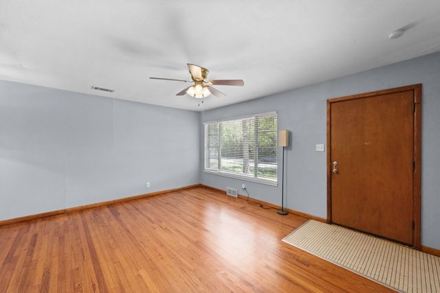 1330 S Pecan Street, Arlington, TX 76010