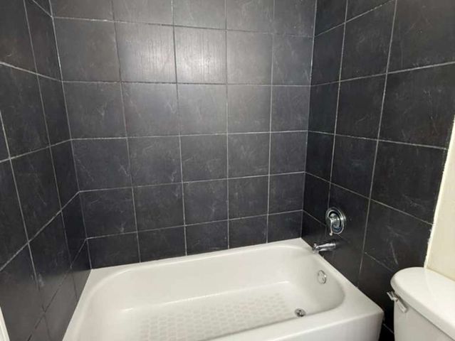 5900 FOREST VIEW Road 1A, Lisle, IL 60532