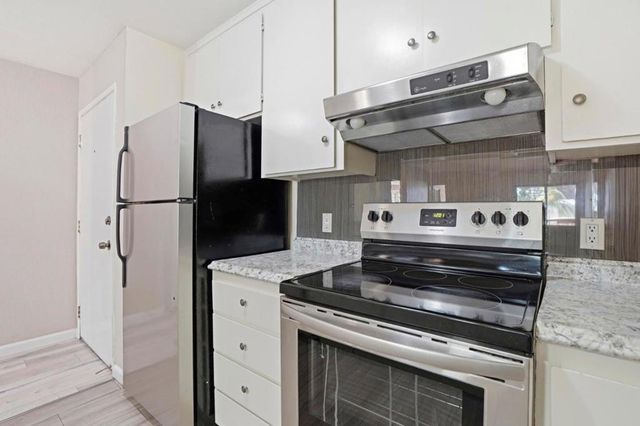 1391 Monument Boulevard 10, Concord, CA 94520