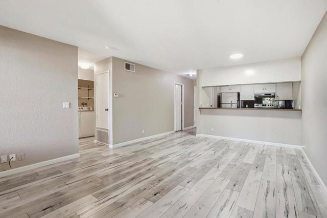 1391 Monument Boulevard 10, Concord, CA 94520