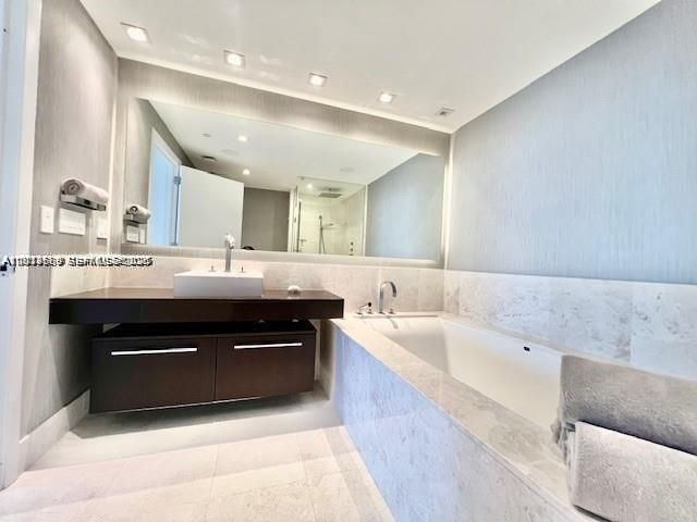 17121 Collins Ave 1003, Sunny Isles Beach, FL 33160