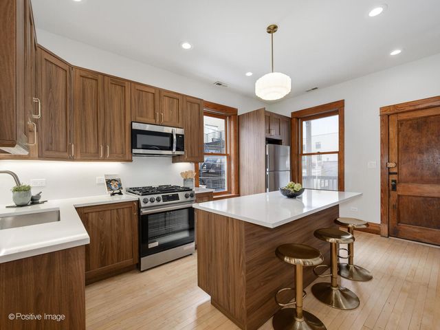 1415 W George Street 2, Chicago, IL 60657