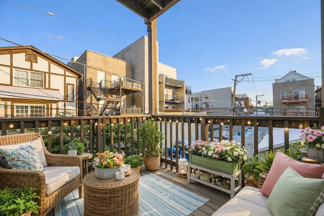 1415 W George Street 2, Chicago, IL 60657