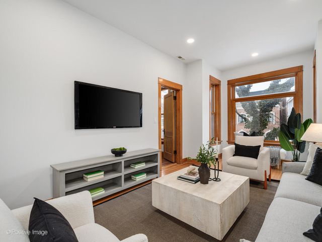 1415 W George Street 2, Chicago, IL 60657