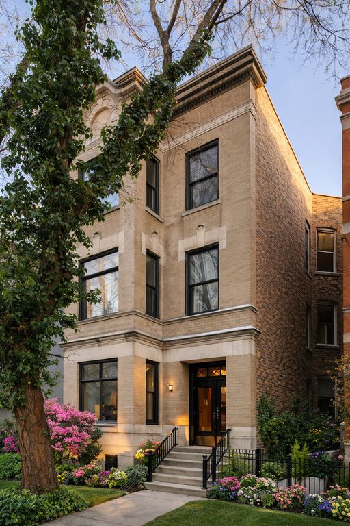 1415 W George Street 2, Chicago, IL 60657